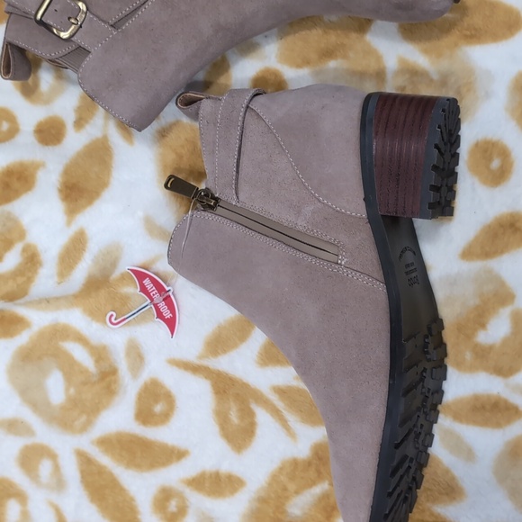 BLONDO,Women's Taupe Ankle Boots - Picture 6 of 6
